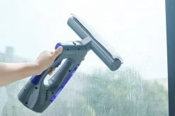 Swiss Pro+ Ruitenreiniger 3 In 1 WV 2 Blue Edition Window Vac - Ca. 120 M² - Waterzuiger - Incl. Smalle Zuigmond - Oplaadbaar - Raamwisser - Streeploos - Clicksystem - 2 Microvezeldoekjes - Met Sprayfunctie - Low Noise - Hepafilter -Winkel Met Schoonmaakproducten 1200x799