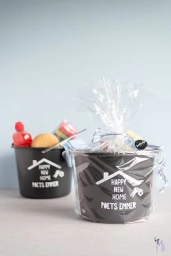 ByMi| Poetsemmer Happy New Home | Cadeautje Huis |Housewarming |Nieuwe Woning | Gepersonaliseerd -Winkel Met Schoonmaakproducten 801x1200